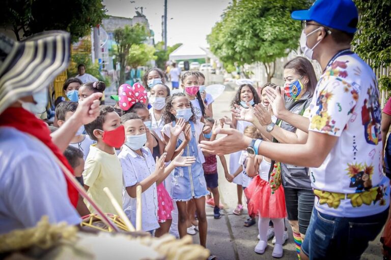 Con un participativo Ángeles Somos, inician popularmente las fiestas Novembrinas.