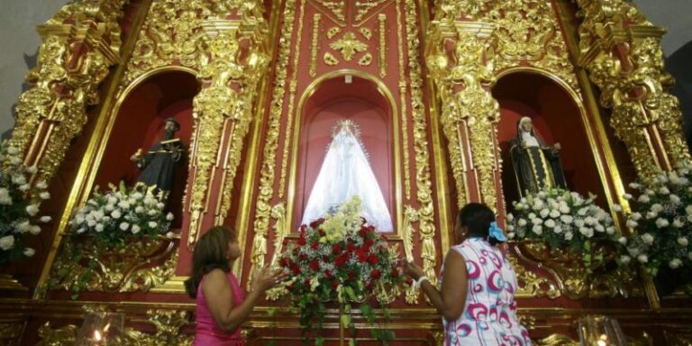 Iniciaron las fiestas de la Virgen de la Candelaria. ¡A subir la Popa!