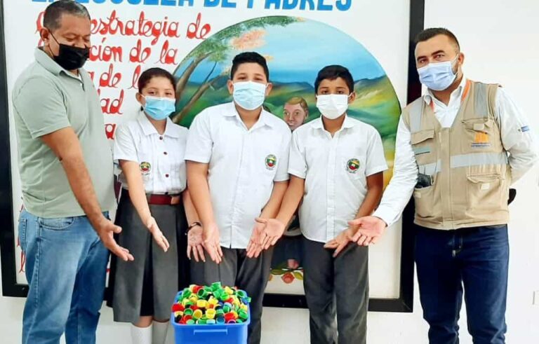 Colegio de San Juan Nepomuceno gana premio de Colciencias