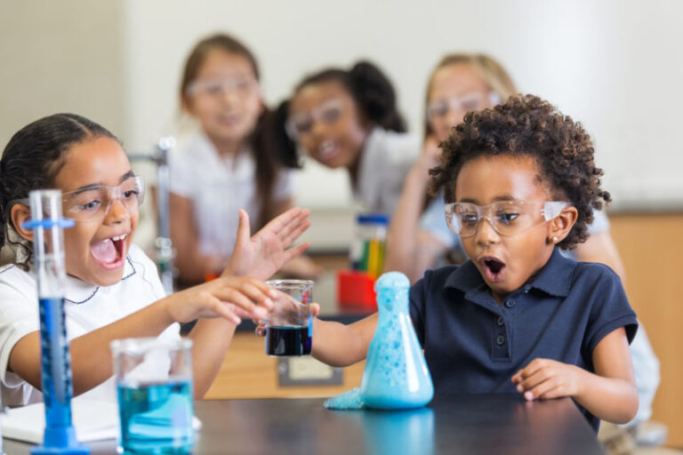 ONU hace llamado para incluir a más niñas en la ciencia