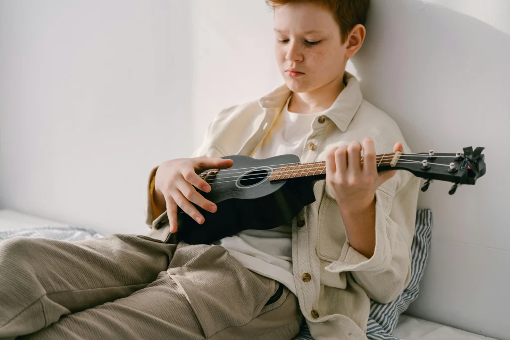 El cerebro y las hormonas coordinan los cambios del cuerpo durante la pubertad y el desarrollo de la adolescencia